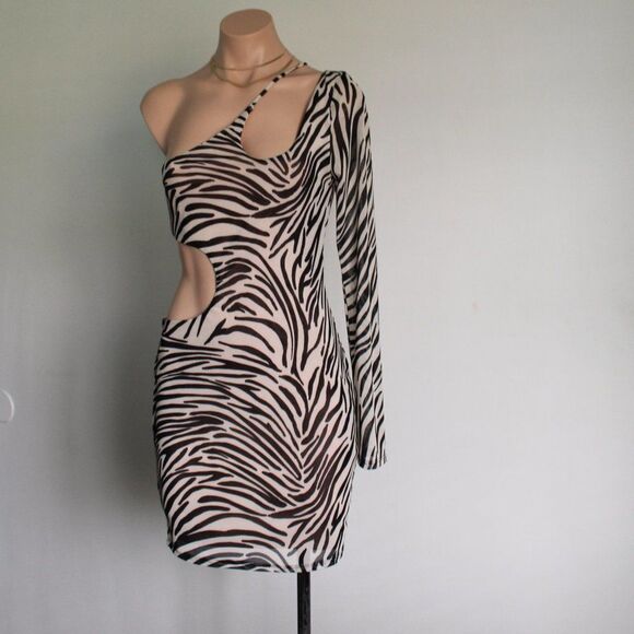 🆕️The Maddie// Ivory Zebra Asymmetrical Mesh Dress w/ cut out detail - Picture 5 of 9